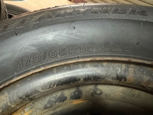 ブリヂストンスタッドレスタイヤてっちん付き　175 65R 14