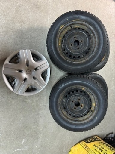 ブリヂストンスタッドレスタイヤてっちん付き　175 65R 14