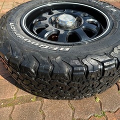 ハイエース　キャラバン　タイヤホイールの画像