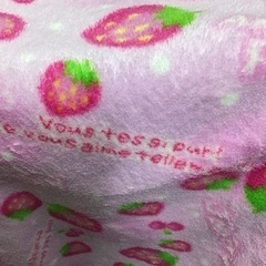 引渡済　中古　テロテロ毛布　イチゴ柄　ピンクの画像