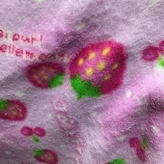 引渡済　中古　テロテロ毛布　イチゴ柄　ピンク