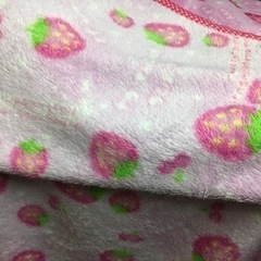 引渡済　中古　テロテロ毛布　イチゴ柄　ピンクの画像