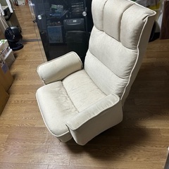 倒れる椅子