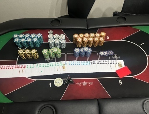 ポーカーテーブル　チップ　トランプ　ボタン