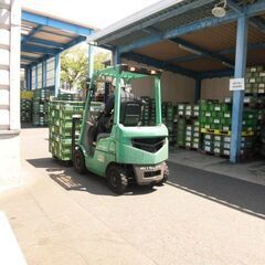 工場内作業の部品出荷業務の画像