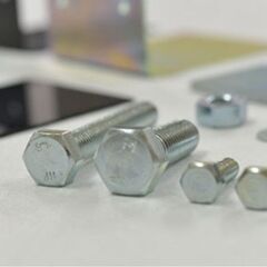 工場内作業の部品出荷業務の画像