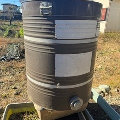 昭和レトロなドラム缶米びつです。