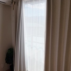 カーテンの画像