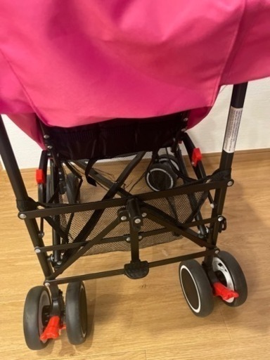 海外購入！北欧ブランドベビーカー！軽量でほぼ未使用品！