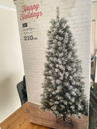 高さ210cmのリアルなクリスマスツリー。新しいそうな 210cm tall realistic Christmas tree. like new
