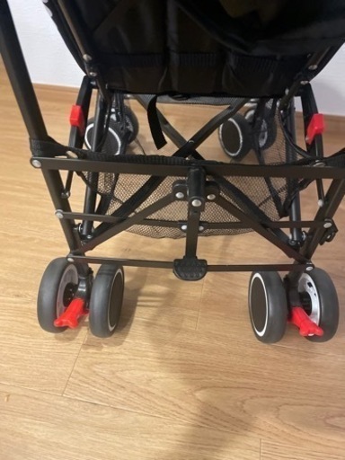 海外購入！北欧ブランドベビーカー軽量でほぼ未使用品！