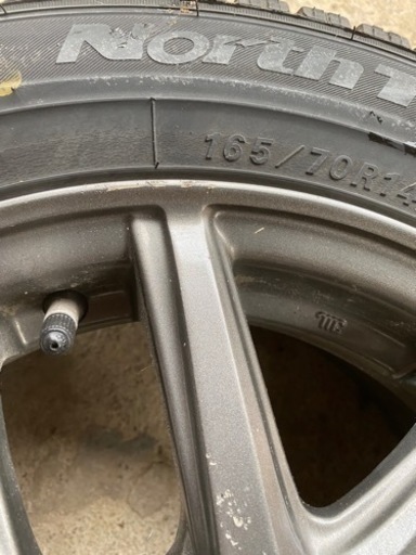 アルミホイールつき　スタッドレスタイヤ　165/70R14 81Q 4本セットトヨタパッソで使用　写真続き