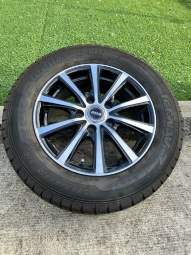 グッドイヤーアイスナビ7 15インチスタッドレスタイヤ　ヴォクシーノアエスクァイア