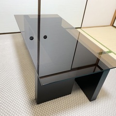 ＜新宿区でお受け渡し＞ ACTUS ガラス　ローテーブル