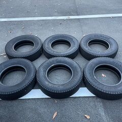 【中古品】トラック等に　スタッドレスタイヤ　6本セット