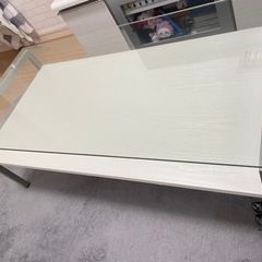 ガラステーブルの画像