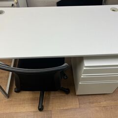 【５００円お得！】オフィスデスク オフィスチェア 鍵付きキャビネット ３点セットの画像