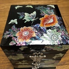 韓国伝統工芸品螺鈿　らでん　ジュエリーボックス　宝石箱　貝細工　ミラー付き