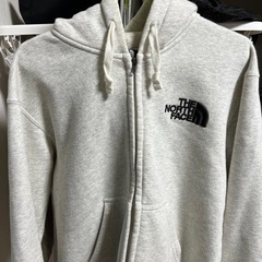 The NORTH Faceのパーカーですの画像