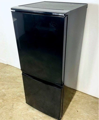 (送料無料) 2019年 極美品 冷蔵庫 137L シャープ 霜取り不要 おしゃれなブラックカラー ⑨
