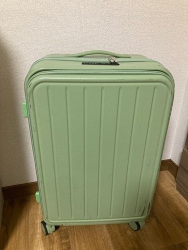 スーツケース5000円(元値約30000円)/フロントオープン/カップホルダー搭載/USBポート付き/超軽量/保証書付き