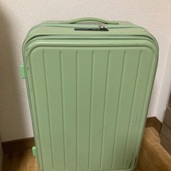 スーツケース5000円(元値約30000円)/フロントオープン/カップホルダー搭載/USBポート付き/超軽量/保証書付きの画像