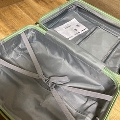 スーツケース5000円(元値約30000円)/フロントオープン/カップホルダー搭載/USBポート付き/超軽量/保証書付きの画像