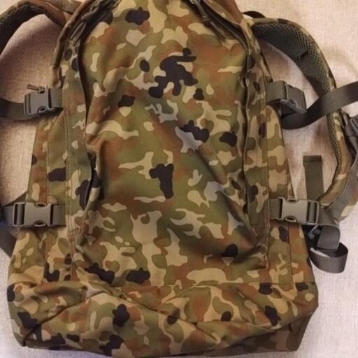 ほぼ新品　リュック　迷彩