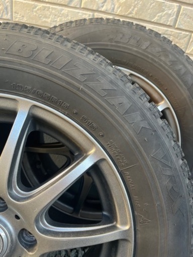 ★お引き渡し完了★ 15インチ195/65R15 スタッドレス BLIZZAK VRX アルミ付き