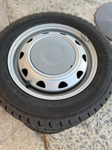 スタッドレスタイヤ【中古】／取引中