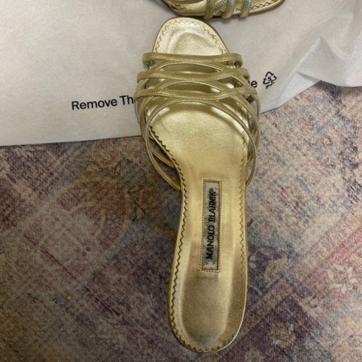 Monolo Blahnik ゴールド　ヒールサンダル