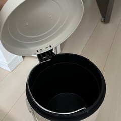 ゴミ箱の画像