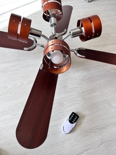 【お取引先決定】LOWYA ロウヤ シーリングファンライト、電球4個 リモコン付