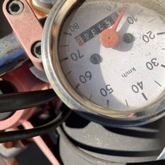 ハンドルロック鍵なし。雨ざらしのトモス&カゴ&タイヤゴム&ハンドル&オイル&スイッチの画像