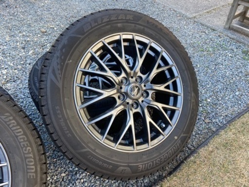 スタッドレスタイヤ　2021年製(ブリザック)