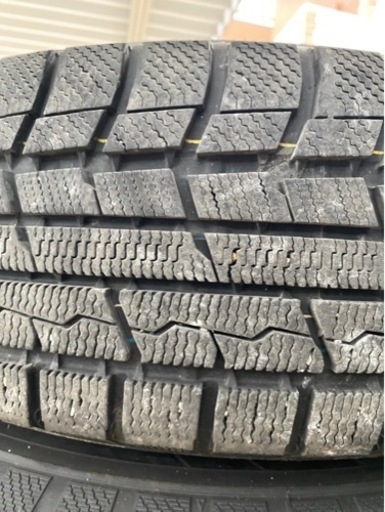美品スタッドレス215/70R16100Q