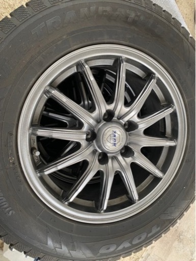 美品スタッドレス215/70R16100Q