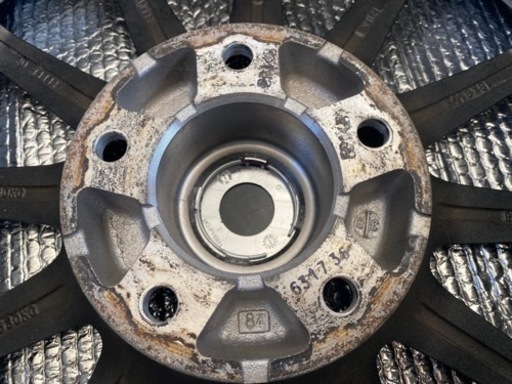 美品スタッドレス215/70R16100Q