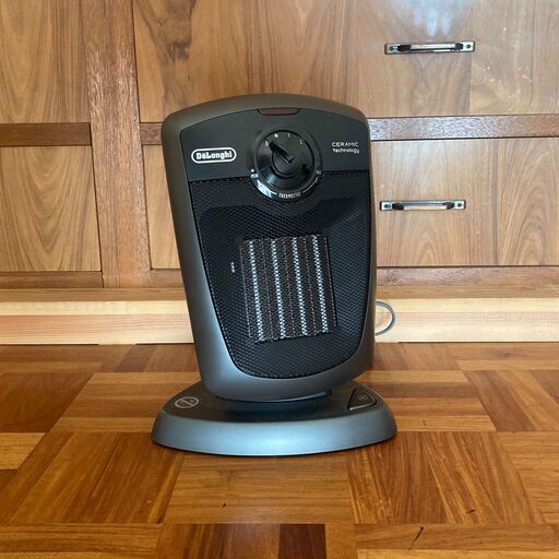 【取引中】【現地引渡のみ・12/2〜7限定】中古！DeLonghi（デロンギ）セラミックファンヒーター　首振り\u0026送風機能付き　3~8畳用　DCH4530J-M