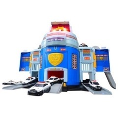 トミカ　ぐるっと変形DXポリスステーション