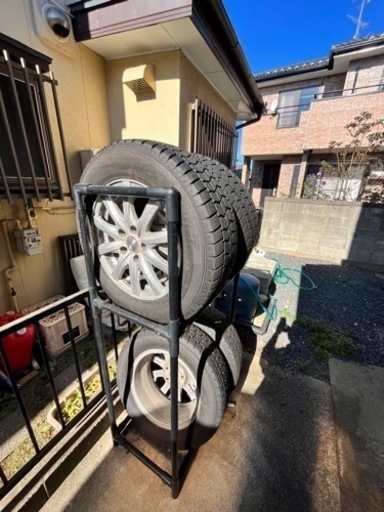 215/65/16スタッドレスタイヤとラック
