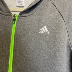 adidas  レディースの画像