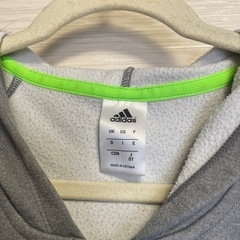 adidas  レディースの画像