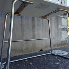 無料:白の机の画像