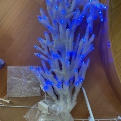 値下げ！LED クリスマスツリー オーナメント付き 屋外可
！の画像