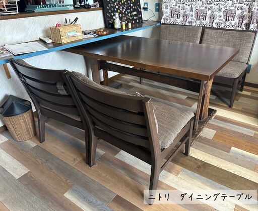 《ニトリ》5人用ダイニングテーブル