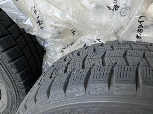 12/16,17土日にお取引出来る方‼️ダンロップのホイール付きスタッドレスタイヤ　サイズ　185/60/R15