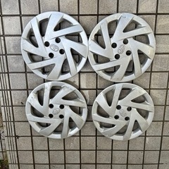 アクア　ホイールカバーの画像