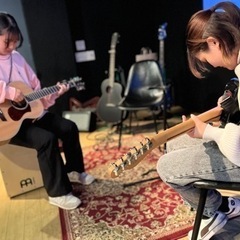 ☆初心者さん向けのアコースティック、エレキギター教室です☆…