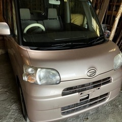 ダイハツタント4ドア